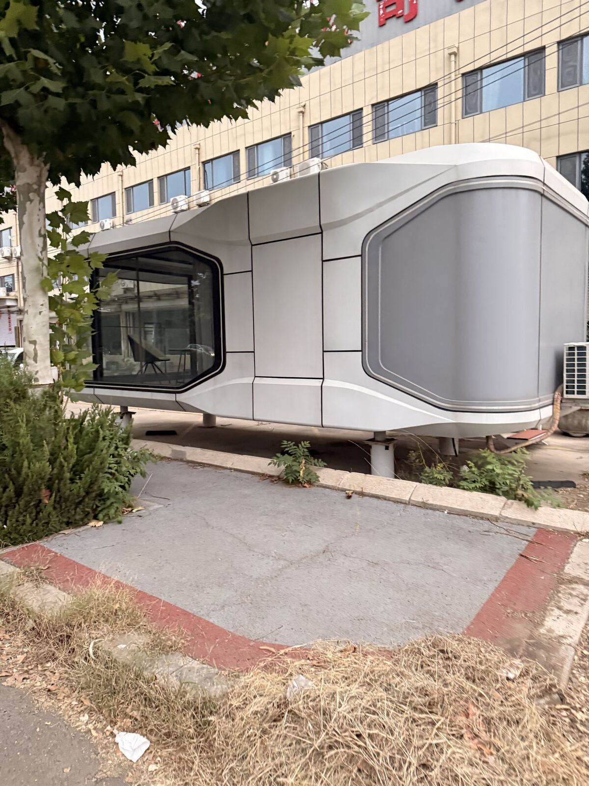 Capsule-style modular living unit